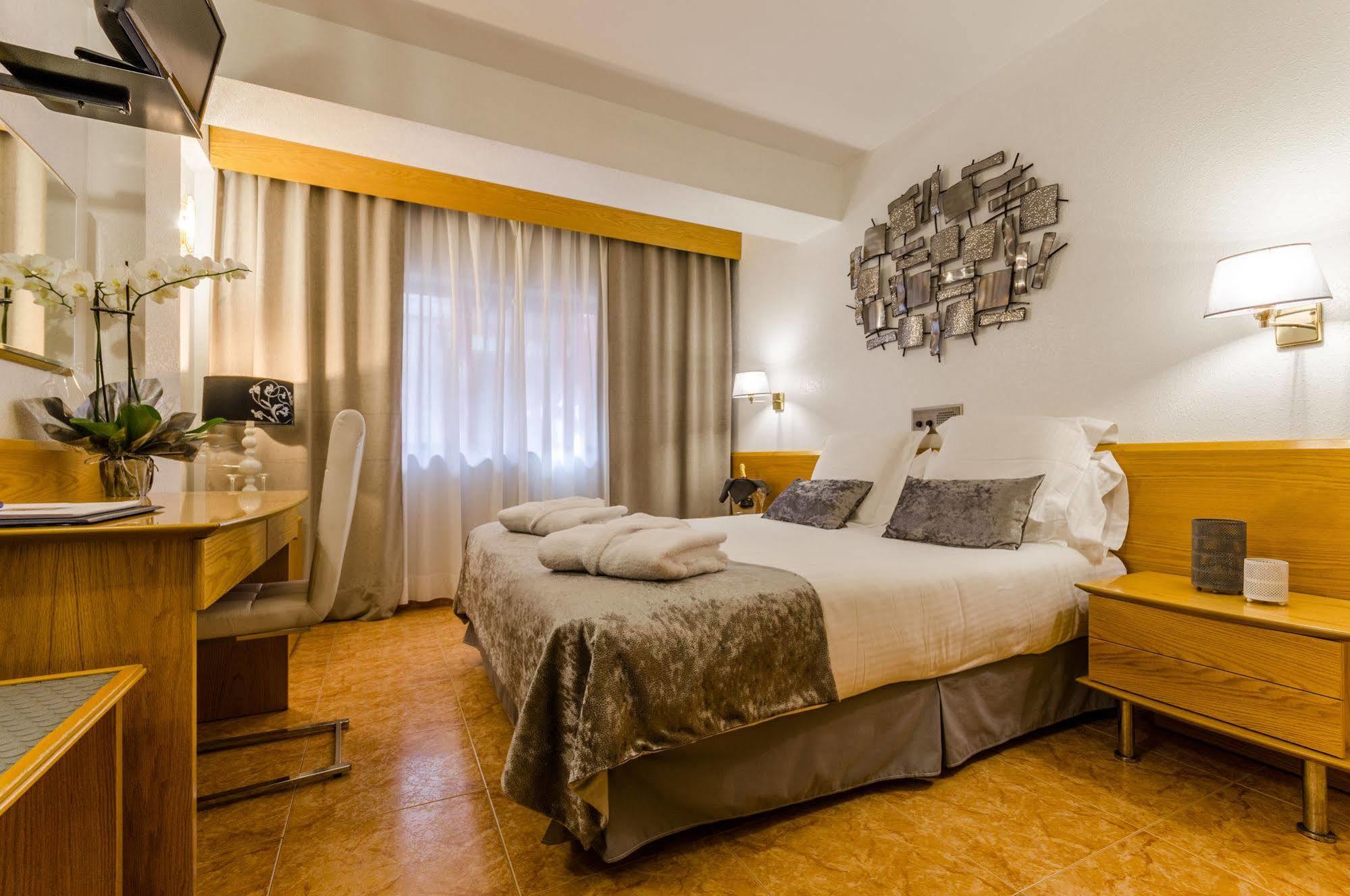 Yomo Eureka Hotel Andorra la Vella Eksteriør billede